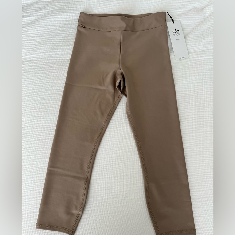 Alo Yoga airlift high-waist conceal zip capri, new with tags, size S